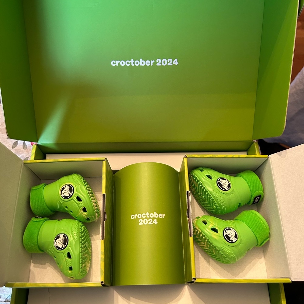 Crocs bark box dog shoes nwot